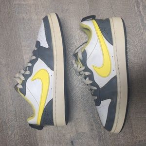 NIKE (GS) COURT BOROUGH LOW 2 SE/ WHITE/YELLOW STRIKE/GREY/ 5Y/ DO6688-100